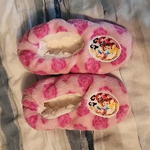 Disney Princess slippers size 6/8 Girls